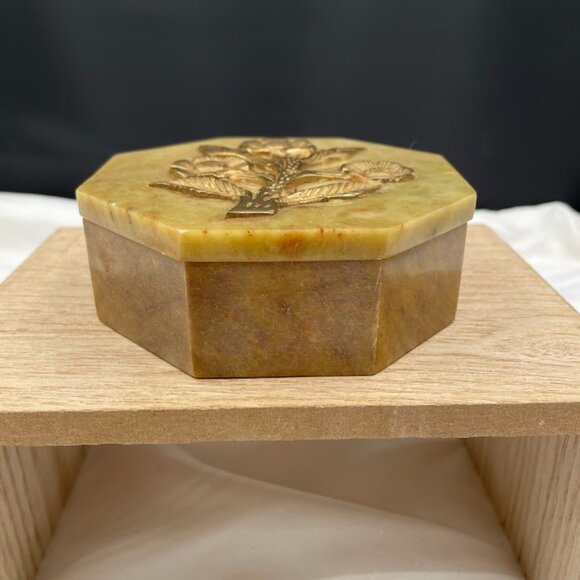 Decorative Crafts Inc India Octagonal Soapstone Dresser Trinket Box Brass Flower - Picture 2 of 10